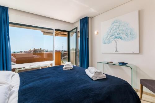 Voodi või voodid majutusasutuse Sotogrande Ribera del Marlin apartment toas
