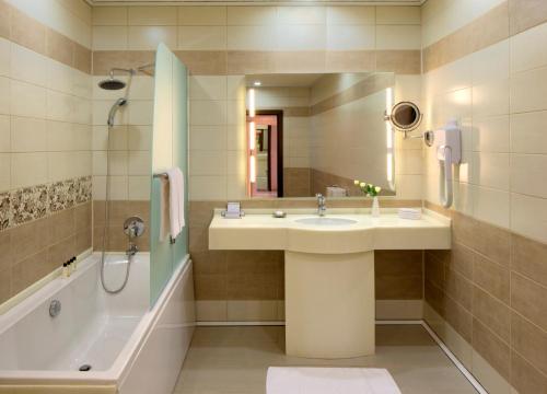 HighCrest Hotelにあるバスルーム