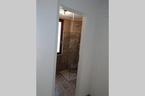 Ένα μπάνιο στο Casa Garda
