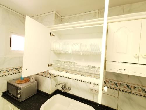 Sunny Apt with terrace coastal area South Arona