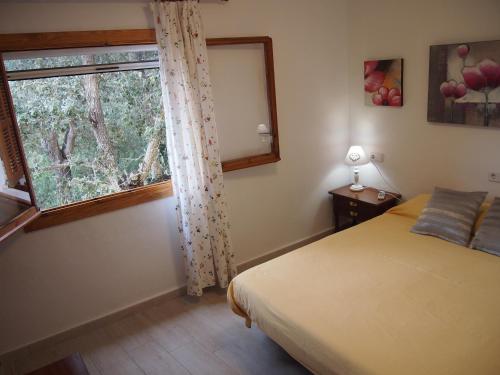 a bedroom with a bed and a window at Villa S´Alzina in Sencelles