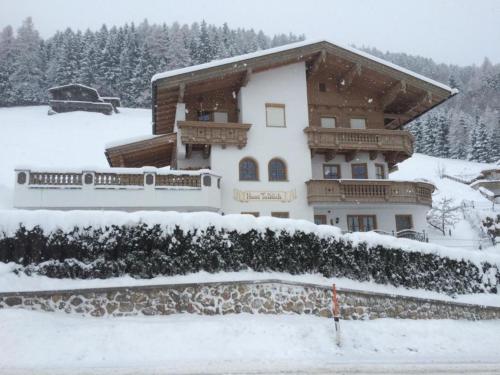 Apartment in Hainzenberg near Ski Lift