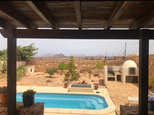 The swimming pool at or close to Casa yeya