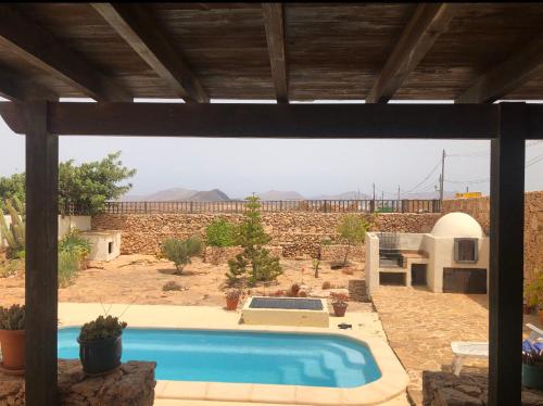 a swimming pool in the middle of a yard at Casa yeya in Tiscamanita