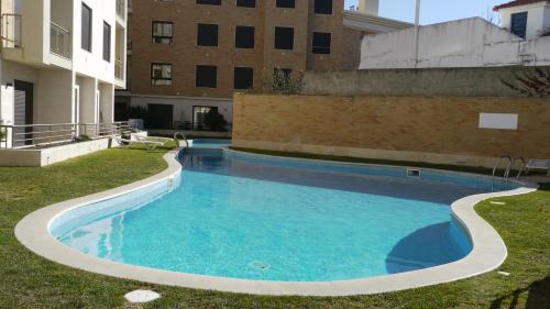 a swimming pool in the middle of a building at PRIME PARQUE RESIDENCE in São Martinho do Porto
