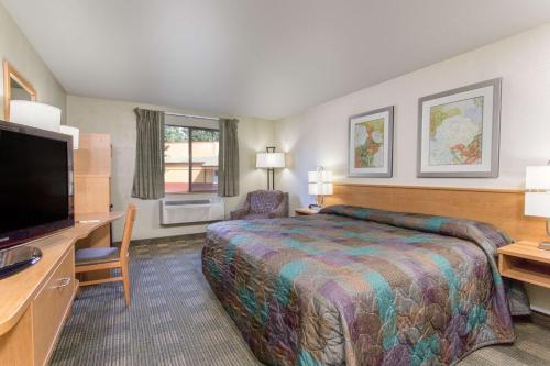 Gallery image of Super 8 by Wyndham Lacey Olympia Area in Lacey