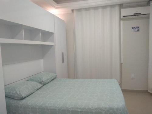 Säng eller sängar i ett rum på Dúplex em Porto Seguro com piscina a 8 minutos das praias