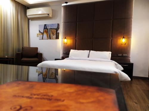 Postel nebo postele na pokoji v ubytování Pearl Hotel, Maadi