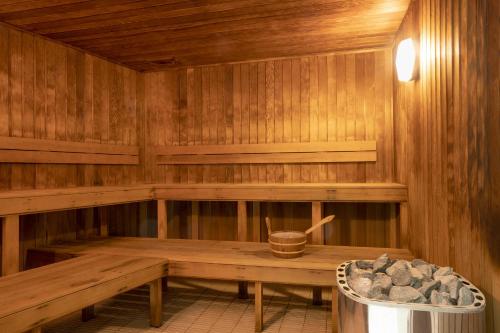 a sauna with a wooden table and a bucket at Peppers Soul Surfers Paradise in Gold Coast
