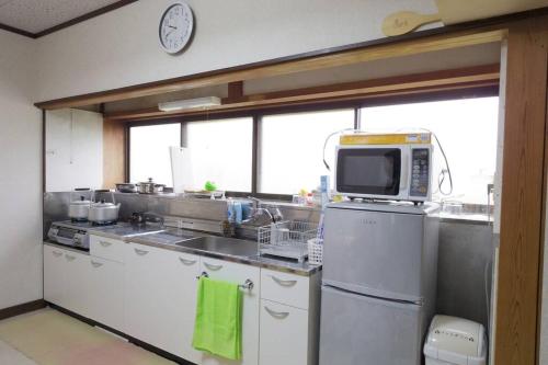 Una cocina o zona de cocina en Tsubaki House B93