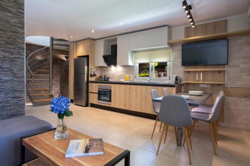 a kitchen and living room with a table and chairs at KTENA RESIDENCE-Ktena Accomodation in Nydri