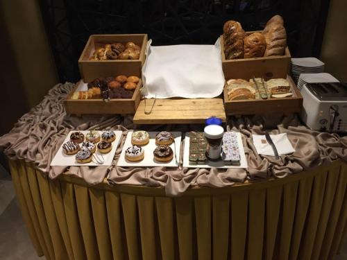 Jídlo v hotelu nebo okolí