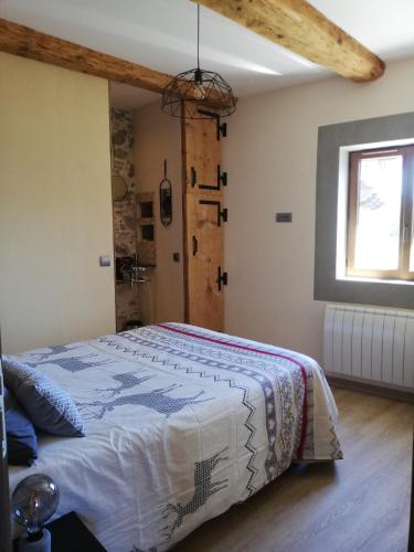 a bedroom with a bed and a window at Maison de l'Epine -spa- Versant du soleil in Granier