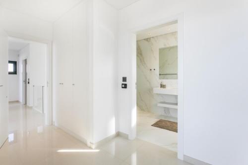 a white hallway with white walls and white floors at The Villa / Ericeirahills in Ericeira