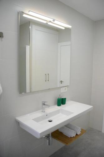 Bathroom sa LUMINOSO Y MODERNO APARTAMENTO EN EL CENTRO