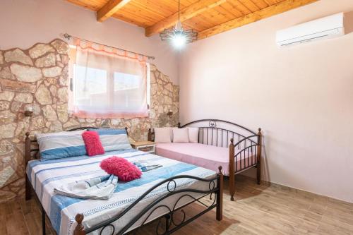 Кровать или кровати в номере Stergios summer dream house
