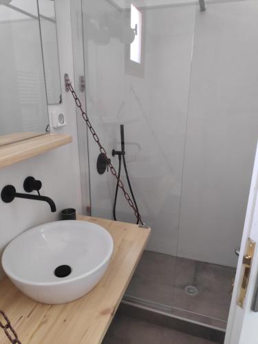 Vonios kambarys apgyvendinimo įstaigoje Aletri & Orgoma