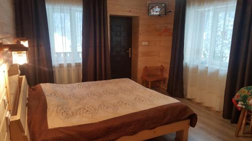 Кровать или кровати в номере Садиба Гуцулка Ксеня