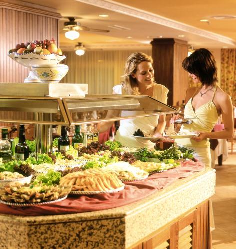 Gæster der bor på Hotel Riu Oliva Beach Resort - All Inclusive