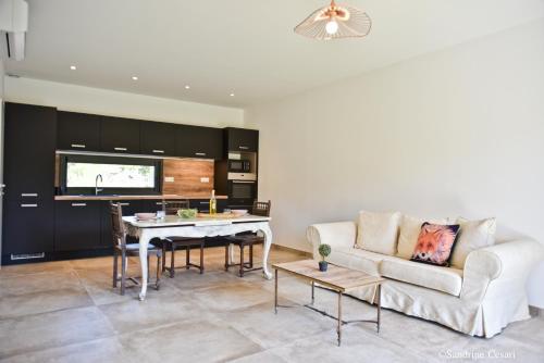 a living room with a couch and a table at Casa di Neshama Ghjiseppu in Saint-Florent