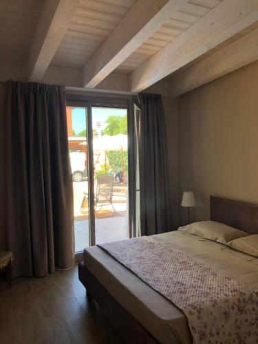 Säng eller sängar i ett rum på Appartamenti Villa Dall'Agnola