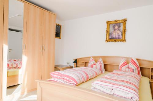 Postel nebo postele na pokoji v ubytování Landhaus Linser