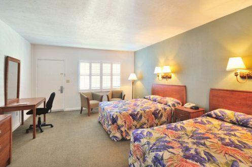 Säng eller sängar i ett rum på Blue Marlin Motel