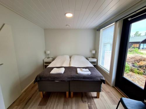 Кровать или кровати в номере Kopparö Tammisaari
