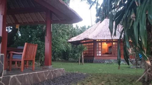 Taman di luar Ciliks Beach Garden