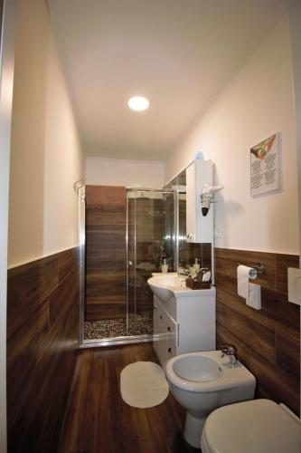a bathroom with a shower and a toilet and a sink at Freedom Love B&B in Rome