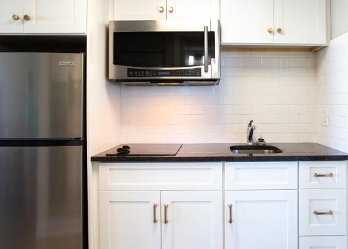 Dapur atau dapur kecil di Bristol Plaza Motel