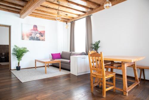 a living room with a table and a couch at DAREBELL – Designerapartments Sporgasse in Graz
