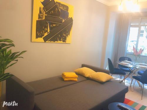 a living room with a couch and a table at Golden Beach Apartment in Cascais