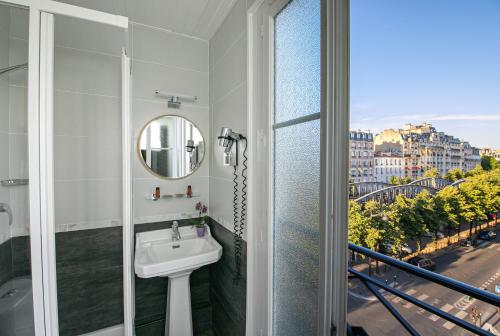 Gallery image of Eiffel Villa Garibaldi in Paris