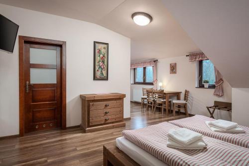 Postel nebo postele na pokoji v ubytování Wellness Hotel Ondrášův dvůr