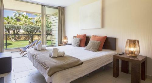 Ένα ή περισσότερα κρεβάτια σε δωμάτιο στο Novo Apartamento T2 Herdade dos Salgados - Vila das Lagoas