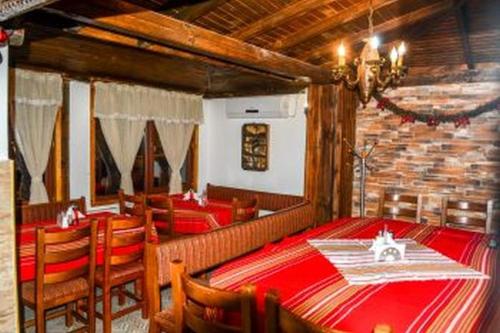 Imagen de la galería de семеен хотел Перун, en Elena