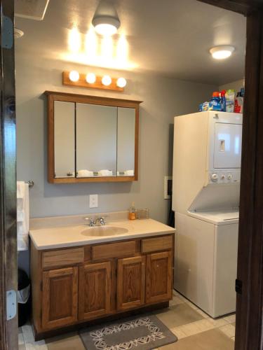 Ένα μπάνιο στο Alaska Home Rental