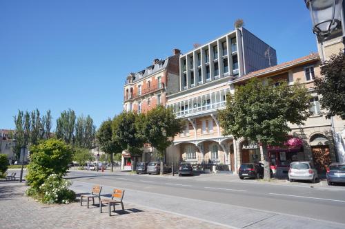 a city street with a building on the side of the road at Les Suites 7 Anges - Parking, Vue Cathédrale & Centre Historique Reims in Reims