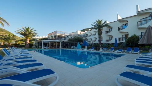 Πισίνα στο ή κοντά στο Hotel Sao Jorge Garden