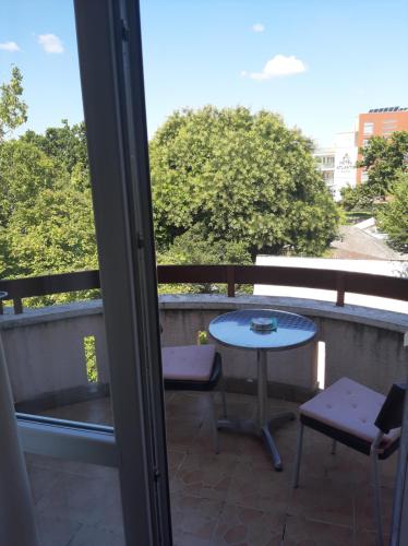 Balkonas arba terasa apgyvendinimo įstaigoje Elit Apartman