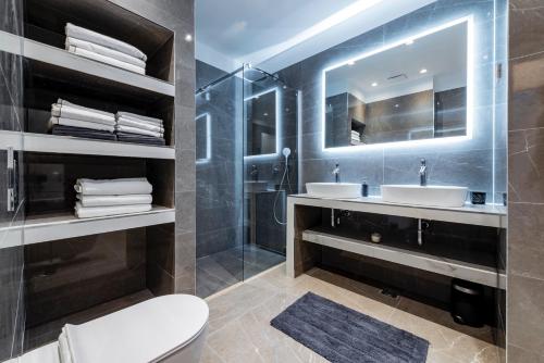 Ванна кімната в Apartments Adriatic Oasis & Marine View