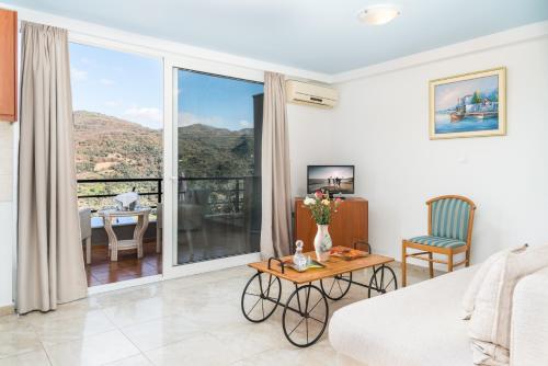a living room with a bed and a table with a view at Villa Frati Gorge in Fratíon