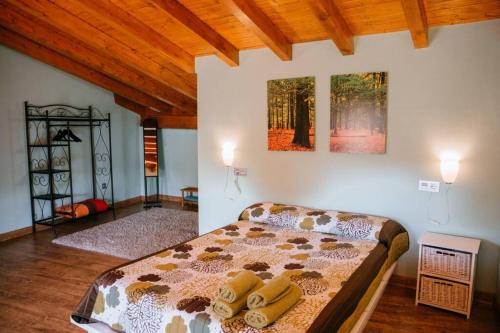 A bed or beds in a room at Casa de Vacaciones en Galicia de Karlos
