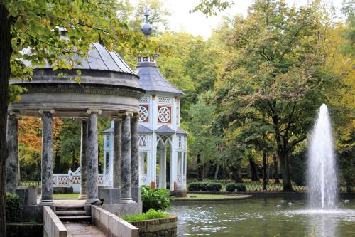 Κήπος έξω από το Hotel Jardín de Aranjuez