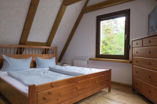 Giường trong phòng chung tại Ferienhaus Möve