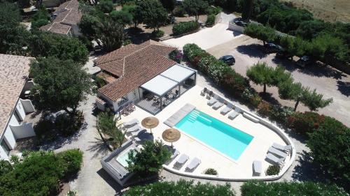 A view of the pool at Hôtel Padolo or nearby