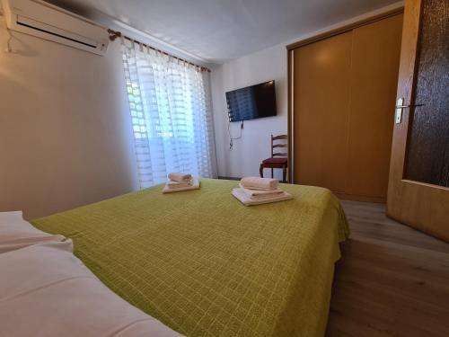 Postel nebo postele na pokoji v ubytování Apartment Čutul
