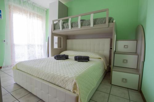 Двох'ярусне ліжко або двоярусні ліжка в номері appartamento con vista Porto Recanati