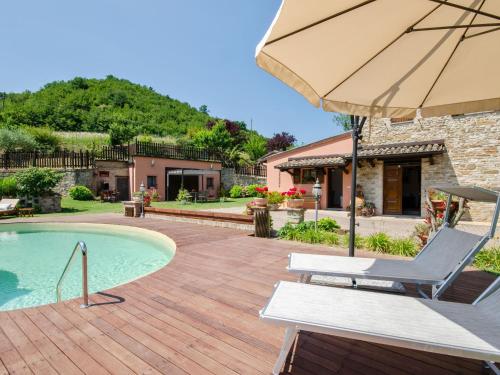 Bazén v ubytování Pet-Friendly Villa with Pool nebo v jeho okolí